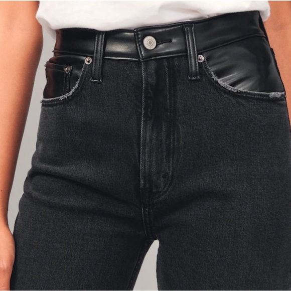 Abercrombie & Fitch Black 90s Relaxed High Rise Straight Leg Mixed Jean 30/10R - Picture 3 of 13